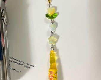 Yellow soda charming phonecharm with yellow tulip and white heart charms y2k beaded phonecharm handmade summer accessorie gifte-for-her