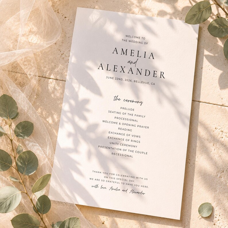 Puede incluir: Un programa de boda con los nombres Amelia y Alexander, fechado el 22 de junio de 2026. El programa detalla la ceremonia, incluyendo preludio, lecturas e intercambio de votos. El programa est&aacute; impreso en papel color crema.