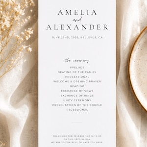 Puede incluir: Un programa de boda con texto negro elegante sobre fondo blanco. El programa detalla la ceremonia, incluyendo el preludio, la ubicaci&oacute;n de la familia y el intercambio de votos. Los nombres Amelia y Alexander se destacan.