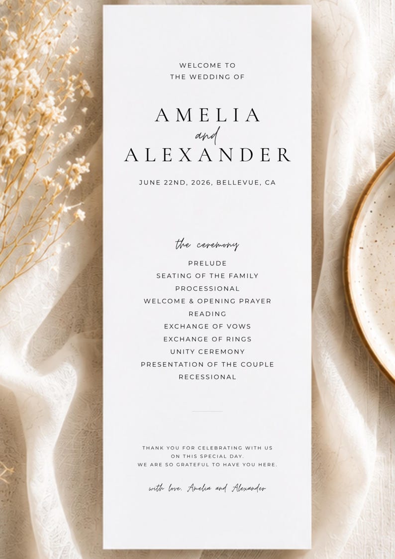 Puede incluir: Un programa de boda con texto negro elegante sobre fondo blanco. El programa detalla la ceremonia, incluyendo el preludio, la ubicaci&oacute;n de la familia y el intercambio de votos. Los nombres Amelia y Alexander se destacan.