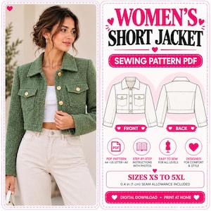 Op de afbeelding: Een digitaal naaipatroon voor een kort jasje, met een groen getextureerd jasje met gouden knopen, technische lijntekeningen van de voor- en achterkant, en tekst waaronder "WOMEN'S SHORT JACKET SEWING PATTERN PDF" en "SIZES XS TO 5XL" met 1 cm naadtoeslag.