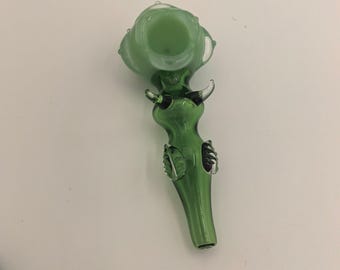 Pipa in vetro color verde latte con rose, pipa artistica in vetro soffiato a mano, pezzo in vetro borosilicato con design floreale, regalo unico da collezione fatto a mano