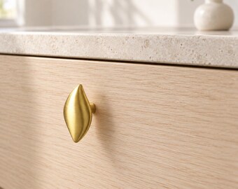 Pomelli per mobili in ottone massiccio, maniglie per cassetti a forma di foglia sorridente, accessori per mobili in ottone spazzolato o cromo.