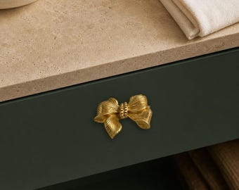 Pomello decorativo francese a forma di nastro, ideale per mobili in stile vintage romantico, perfetto per credenze, armadi e comodini.