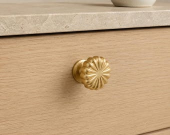 Pomello per mobile in ottone opaco, ferramenta per cassetti scanalata o quadrata, pomello dorato per comò e mobile da bagno.