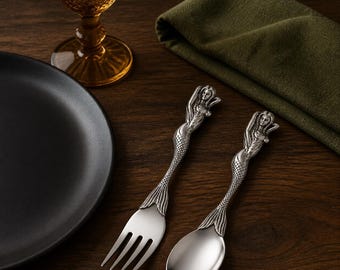 Set di posate gotiche, con teschio e sirena, in acciaio inossidabile scolpito, ideale come regalo per la cucina in stile dark academia.