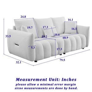 Puede incluir: Un sof&aacute; blanco moderno con cojines y reposabrazos redondeados. Dimensiones: 202 cm de largo, 85 cm de alto y 81.5 cm de profundidad. Incluye un coj&iacute;n rectangular y dos cojines cuadrados. El sof&aacute; tiene un dise&ntilde;o minimalista.