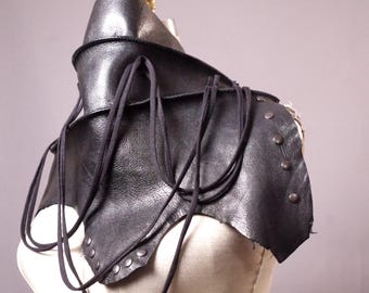 Genuine Italian Leather Scarf: Avant garde Fashion Accessory, Rope Design