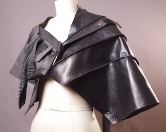 Cyberpunk Leather Crop Poncho Jacket: Alternative Gothic Fashion, Avant Garde Statement Piece