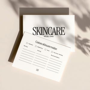Puede incluir: Dos tarjetas rectangulares blancas con texto en negro. La tarjeta superior dice SKINCARE RITUAL CARD. La tarjeta inferior se titula Custom skincare routine y presenta casillas de verificación para Hydration, Brightening, Acne y Fine Lines + Wrinkles, con columnas para Morning, Evening y Recommendations.