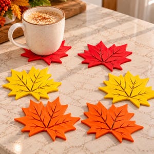 Juego de 6 posavasos con forma de hoja de arce – Posavasos impresos en 3D para bebidas otoñales, decoración de mesa de otoño, juego de posavasos para Acción de Gracias, decoración colorida con hojas