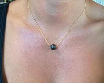 Floating Tahitian pearl necklace