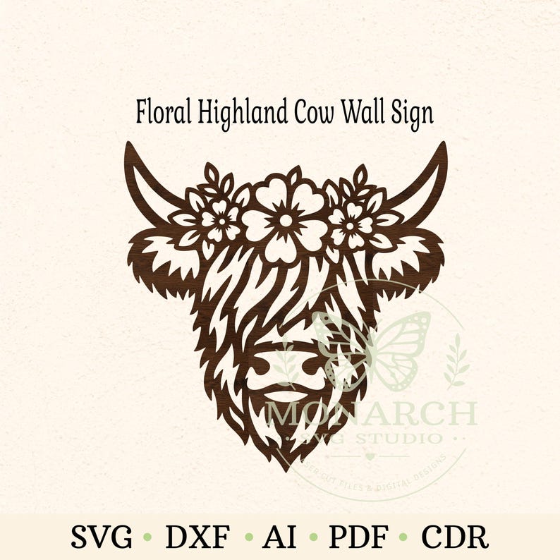 Puede incluir: Un letrero de pared cortado a l&aacute;ser en color marr&oacute;n oscuro que presenta una cabeza de vaca Highland estilizada adornada con una corona floral. El texto Floral Highland Cow Wall Sign aparece arriba, con SVG, DXF, AI, PDF y CDR abajo.