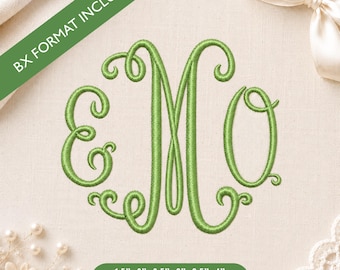 Puede incluir: Un monograma bordado en verde con las letras E, M y O en una fuente cursiva. La imagen incluye el texto BX FORMAT INCLUDED y 3,8 cm, 5,1 cm, 6,4 cm, 7,6 cm, 8,9 cm, 10,2 cm, 9 FORMATS + BX.