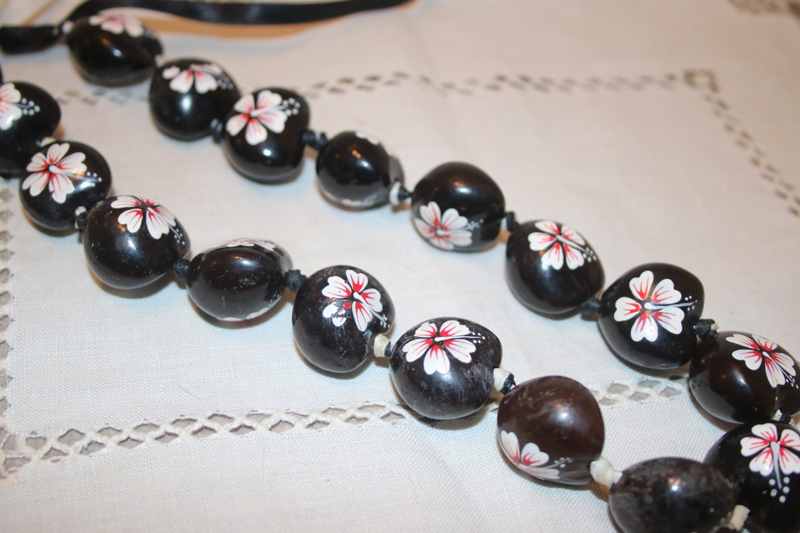Hawaiian kukui nut Necklace Black Beads with White Flowers Etsy