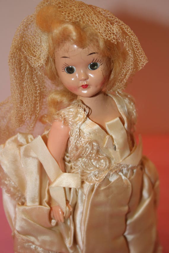 old dolls with eyes that open and close