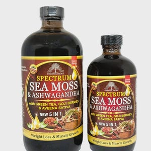 以下が含まれることがあります： Spectrum Sea Moss & Ashwagandhaの茶色のボトルが2本。ラベルには、緑茶、クコの実、アヴェナサティバなどの成分に関するテキストが含まれています。ボトルには「Weight Loss & Muscle Growth」と記載されています。