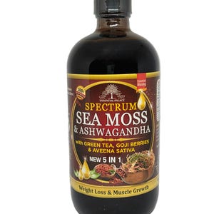 以下が含まれることがあります： 暗い液体が入った茶色のガラス瓶。ラベルには「SPECTRUM SEA MOSS & ASHWAGANDHA」と書かれており、成分と利点に関する追加のテキストがあります。ボトルは黒いキャップで、白い背景に置かれています。