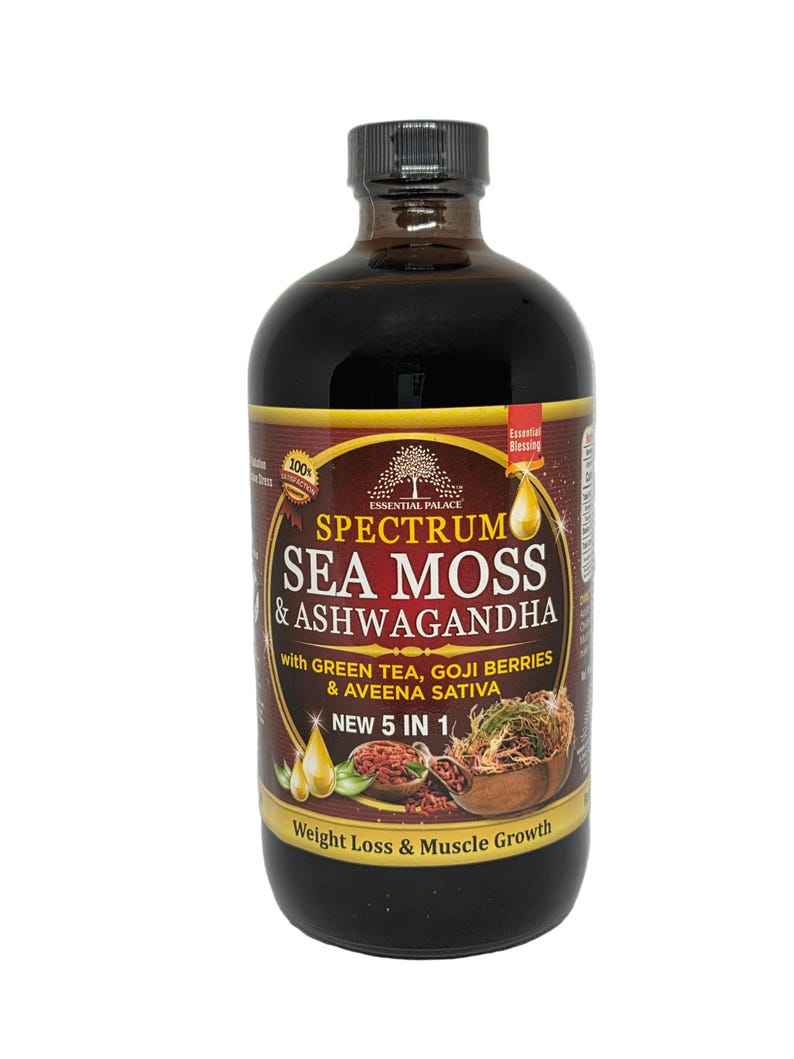 以下が含まれることがあります： 暗い液体が入った茶色のガラス瓶。ラベルには「SPECTRUM SEA MOSS & ASHWAGANDHA」と書かれており、成分と利点に関する追加のテキストがあります。ボトルは黒いキャップで、白い背景に置かれています。