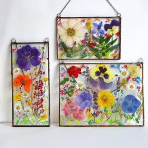 Home decor, Personalized Birth Month Flower Bouquet, Personalised Family Portrait, stained glass, pressed flower, Suncatcher