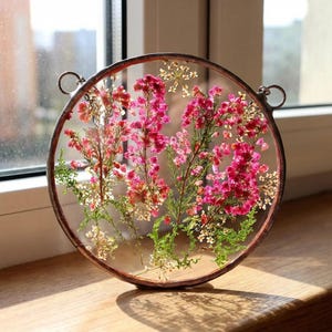 押し花フレーム：ステンドグラス風、ボタニカルなホームデコレーション