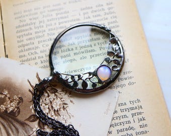 Collier vintage Loupe Lune en opalite : Pendentif loupe bohème fait main