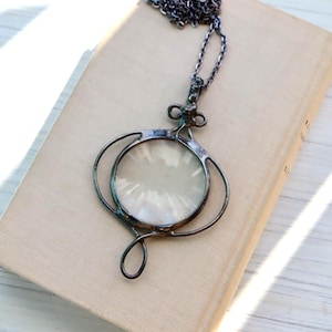 MAGNIFYING Glashalskette, Lupe Lupenanhänger, Vintage Halskette, Geschenk für Schwester