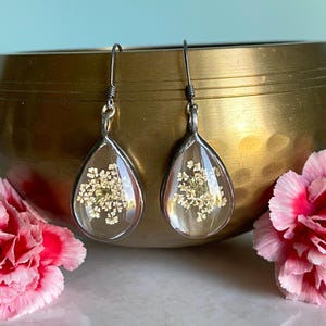 Queen Anne&#39;s Lace Earrings, Flowers earrings, birthday flower terrarium earrings, terarium jewelry, herbarium flower earrings