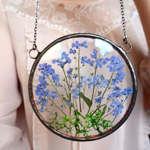 Suspension de vitrail Forget-Me-Nots : cadre en forme de fleur pressée