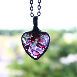 Collana con ciondolo in granato e ametista grezza: gioielli con pietre preziose boho