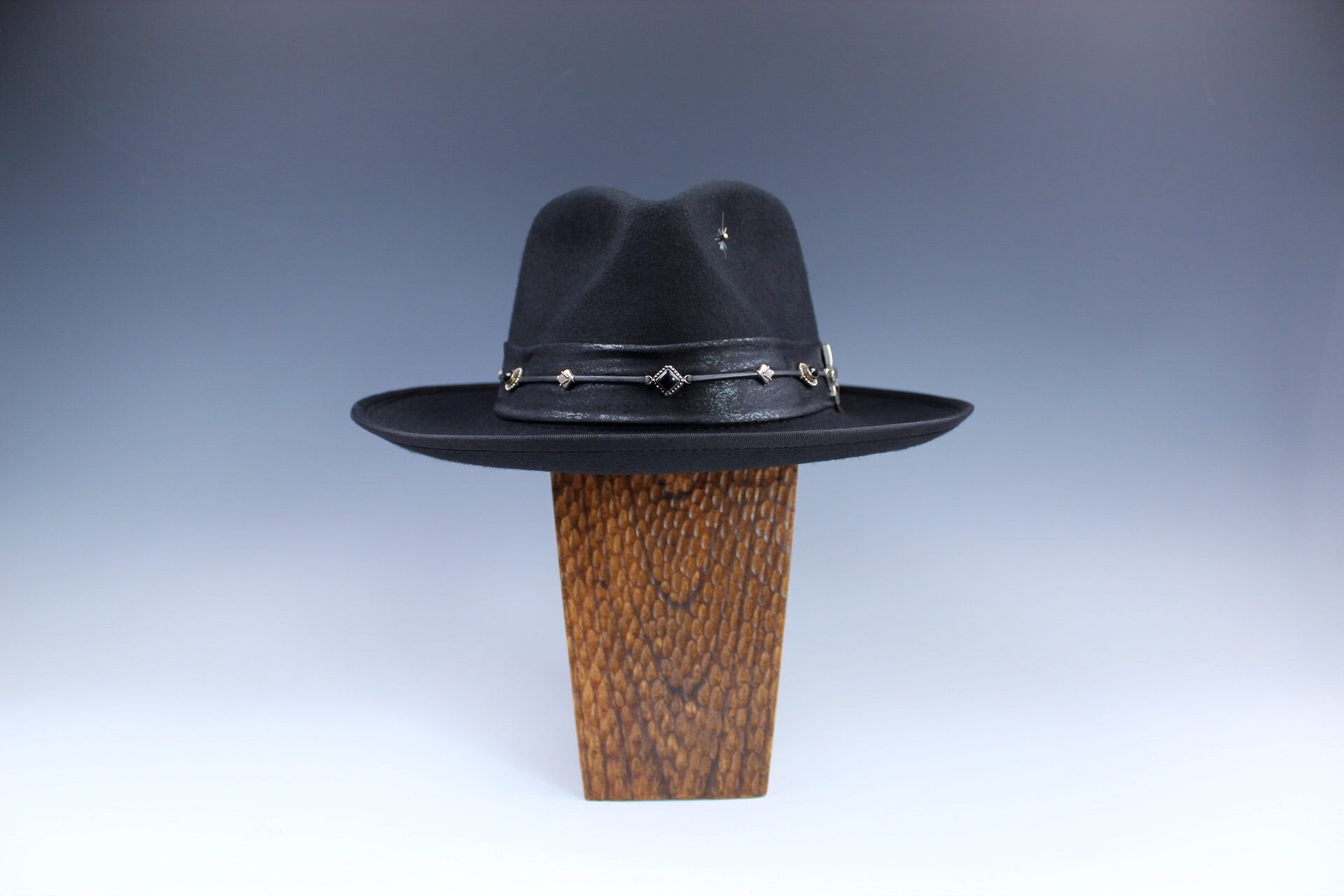 Vintage Eagle Hat Black Wool Wide Brim Fedora Concho Band Small Black Western Cowboy Fedora Hat with Gold Concho Eagle Chain  main image 4