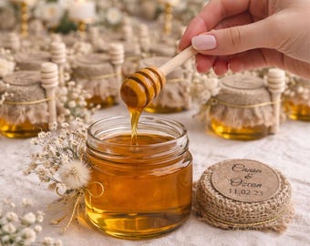 Honey Wedding Favors, Mini Honey Jar party favors, Wedding Guest Gift, Honey Wedding Gift, Bee Themed Bridal Shower, Honey Favors.