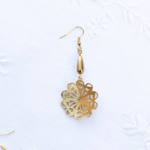 Golden Filigree Dangle Earrings with Swarovski Crystal Accents zdjęcie 4