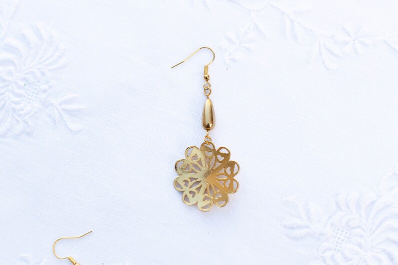 Golden Filigree Dangle Earrings with Swarovski Crystal Accents zdjęcie 4