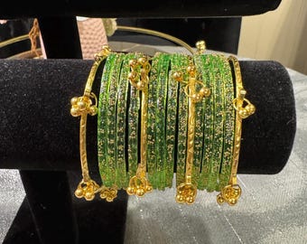 Conjunto de 12 brazaletes de Cachemira con 4 brazaletes gungroo de 2,4” y 2,6”.