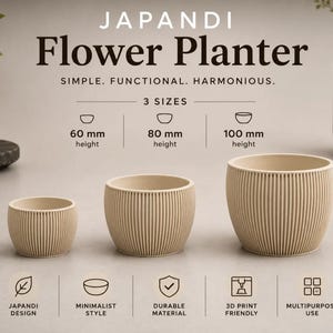 Peut inclure: Trois pots de fleurs beiges à côtes de tailles différentes, avec du texte indiquant des hauteurs de 60 mm, 80 mm et 100 mm. L'image inclut le texte JAPANDI Flower Planter, SIMPLE. FUNCTIONAL. HARMONIOUS., ainsi que des icônes descriptives.