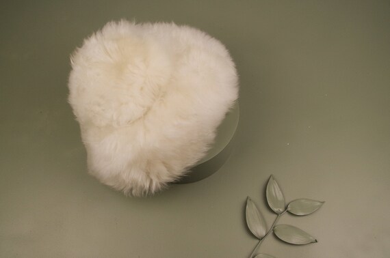 Cream vintage 1960s hat / ladies vintage sheepskin