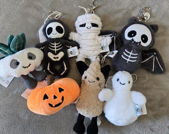 Cute Spooky Plush Keychains Jelly Kawaii Soft Halloween Plush Bag Charms: Skeleton Bat Mummy Pumpkin Ghost Skull Planter