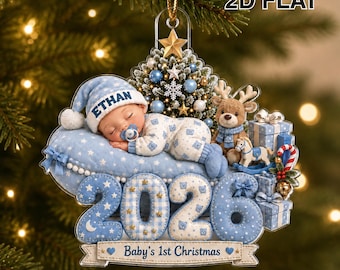 Gepersonaliseerd kerstornament voor de eerste kerst van je baby, acryl met het cijfer 2026 en een slapende baby, een leuk kerstcadeau voor de babykamer of een ideaal cadeau voor kersverse ouders.