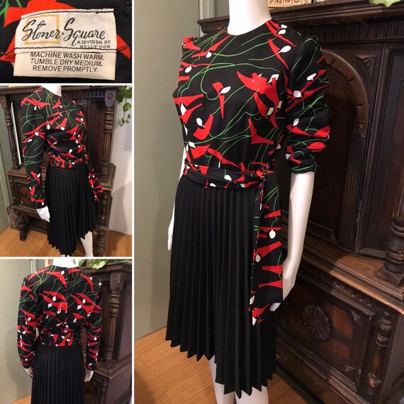 Vintage 1970s NELLY DON - Stoners Square. PLeated
