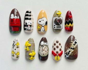 Kawaii Snoopy Press On Nails Cute Woodstock Fake Nails Peanuts Press Ons Red Dog House Piano Record Player Clock Charlie Brown Zigzag Nails