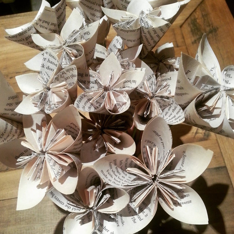 Set Of 50 Various Size Vintage Book Paper Flowers With Stems Table Scatter Center Piece Cake Table Flowers Kusudama