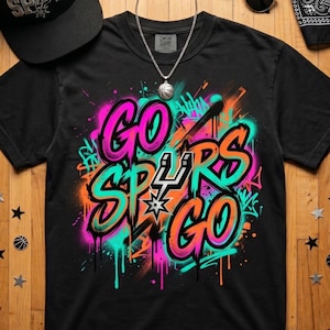 Go Spurs Go PNG, San Antonio basketgraffiti sublimering, neon streetwear DTF urban sprayfärg digitala nedladdningsfiler åt dig!!