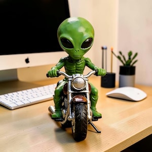 Lustige Alien Motorrad Figur, Harz Biker Alien Statue, Sci Fi Schreibtisch Dekor, Garage Regal Ornament, Alien Liebhaber Geschenk