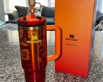 花柄レッドのスタンレー製タンブラーカップ（取っ手付き）、断熱トラベルマグ、再利用可能なドリンクウェア
