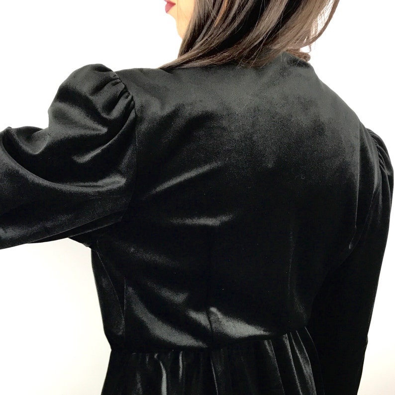Vintage MISS DORBY black velvet peplum blouse