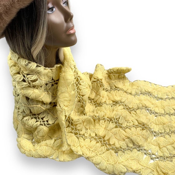 Vintage 1960's yellow and silver hand knit shawl - image 6