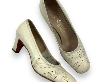 1960's SERENADES BY FLORSHEIM cream perforated leather mod shoes