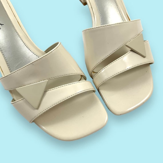 80's EASY STREET abstract cream heeled sandals