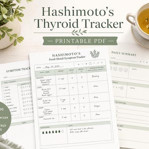Puede incluir: Un PDF imprimible titulado "Hashimoto's Thyroid Tracker" con un registro diario, un rastreador de síntomas y un seguimiento del estado de ánimo y la energía. La imagen incluye una taza de té, un bolígrafo y una pequeña planta en maceta. El rastreador está diseñado para controlar la alimentación, el estado de ánimo y los síntomas.